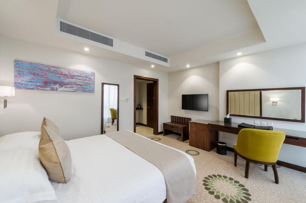 Best Western Plus Al Qurayyat City Center Exterior photo
